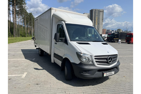 Грузовой фургон с водителем (4,2*2,15*2,0) 