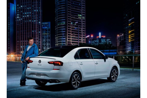 VOLKSWAGEN POLO SEDAN