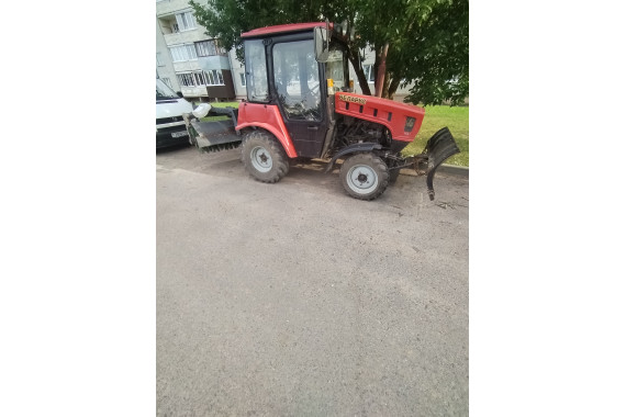 Уборка территории трактором