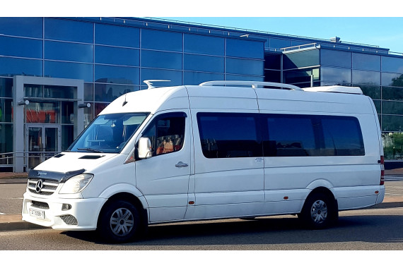 Микроавтобус Mercedes Sprinter с водителем 